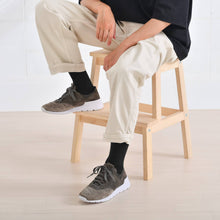 Load images into the gallery viewer,One Point Tabi Crew Socks