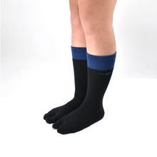 Load images into the gallery viewer,One Point Tabi Crew Socks