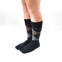 Load images into the gallery viewer,Twisted heathered argyle tabi crew socks