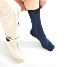 Load images into the gallery viewer,VI-Line Tabi Crew Socks