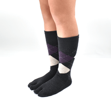 Load images into the gallery viewer,Twisted heathered argyle tabi crew socks