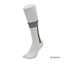 Load images into the gallery viewer,I-Line Tabi Crew Socks