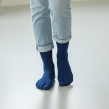 Load images into the gallery viewer,100% cotton outer thread Basic tabi crew socks