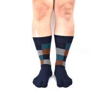 Load images into the gallery viewer,Square Pattern Tabi Crew Socks