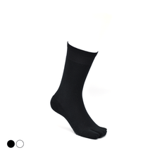 Load images into the gallery viewer,Plain Tabi Crew Socks with Pile Sole