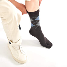 Load images into the gallery viewer,Argyle pattern tabi crew socks