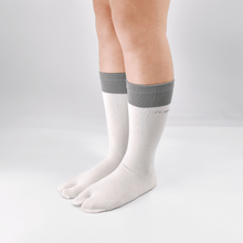 Load images into the gallery viewer,One Point Tabi Crew Socks