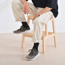 Load images into the gallery viewer,VI-Line Tabi Crew Socks