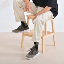 Load images into the gallery viewer,Square Pattern Tabi Crew Socks
