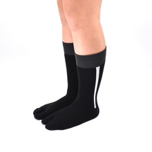 Load images into the gallery viewer,I-Line Tabi Crew Socks