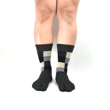 Load images into the gallery viewer,Square Pattern Tabi Crew Socks