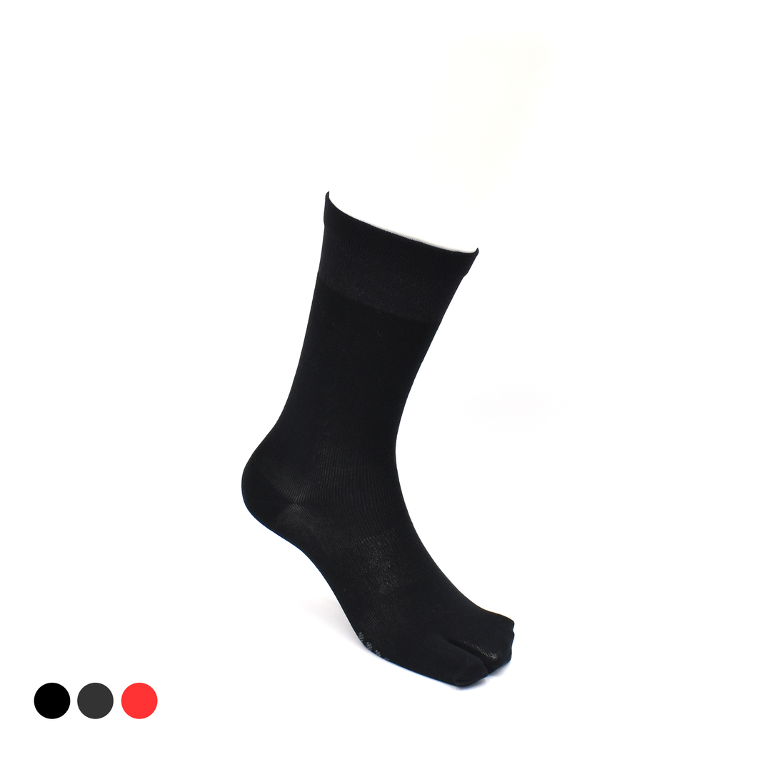 Shiny! Silk-satin tabi crew socks 